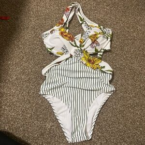 Cupshe one piece. Size S. New with tags